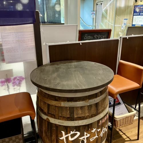 お祝いにもおすすめな2名用テーブルは、控えめな装飾で上品な雰囲気。