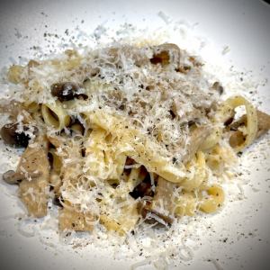 トリュフとキノコの生パスタ