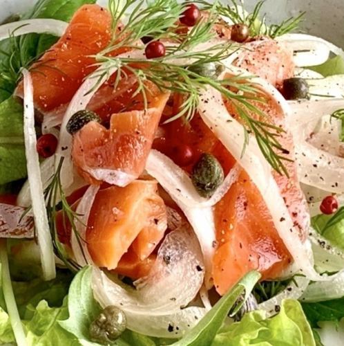 スモークサーモンのシーザーサラダ