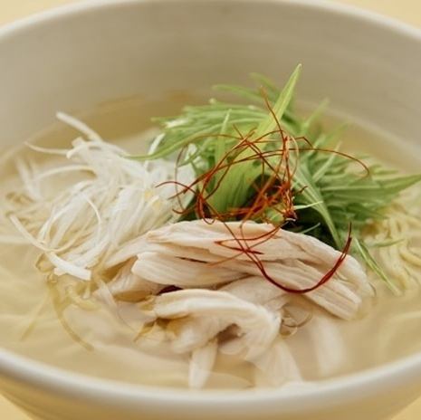 お食事の〆に最適!蒸し鶏の葱塩仕立て麺