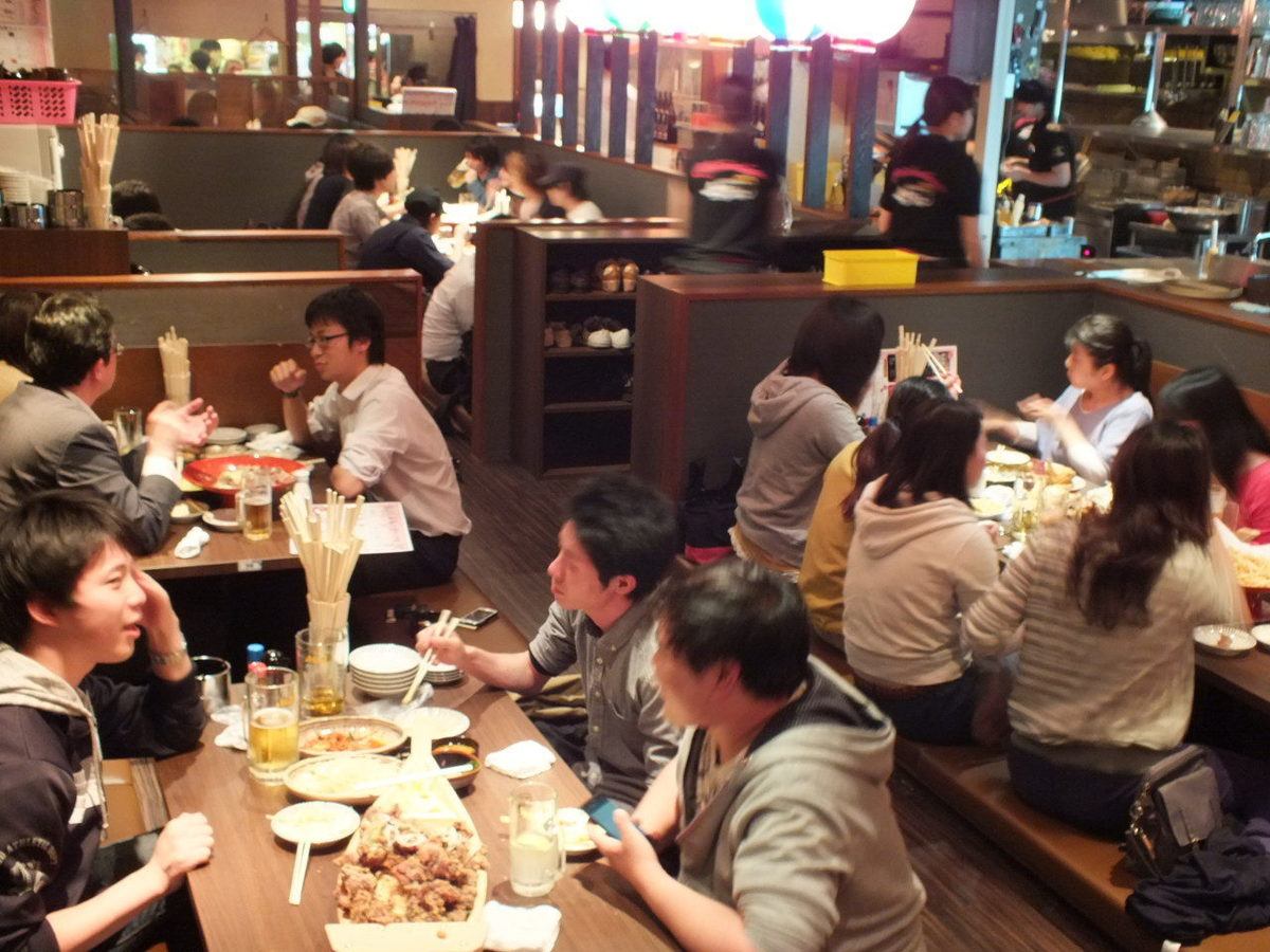 The spacious tatami room can accommodate up to 40 people! We can handle large parties for you ☆