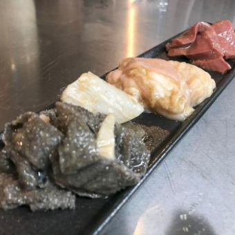 ホルモン盛り合わせ