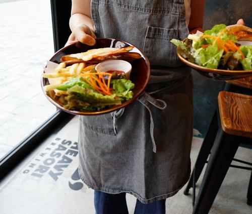 店内キッチンで作る料理