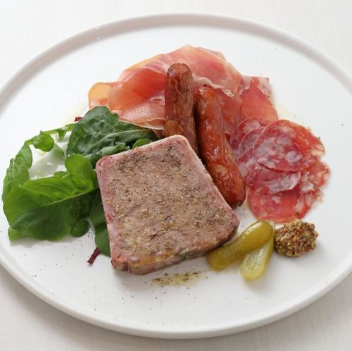 尽享多种口味!熟食拼盘