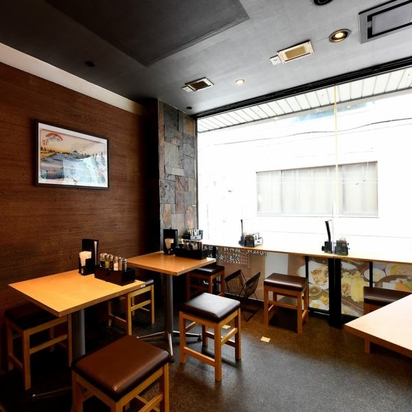 [Bright and calm interior] There are counter seats, table seats for 2 people, and table seats for 4 people.You can enjoy your meal while relaxing in a calm atmosphere.