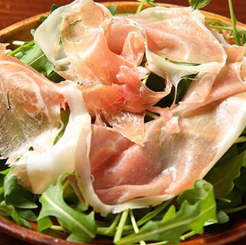 ルッコラと生ハムのサラダ