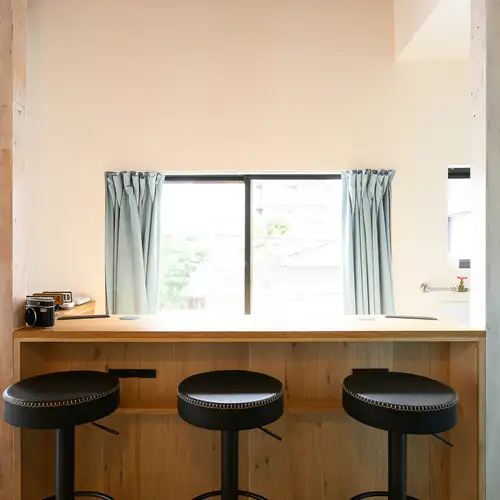 Perfect for daytime drinking or various gatherings.