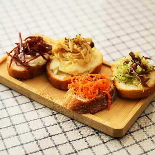 A perfect accompaniment to drinks! We also have a variety of snacks that are ideal for a casual drink or as a companion to a drinking party.