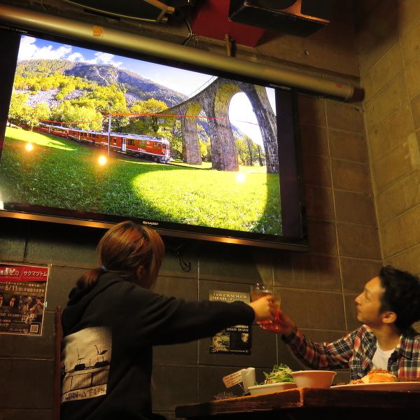 70インチの大画面でスポーツ観戦！！料理もお酒もおいしい♪