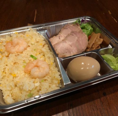 末班车上的炒饭便当
