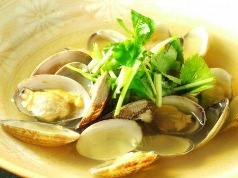Specialty clams steamed in sake