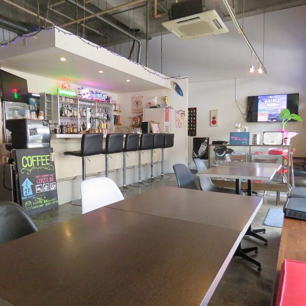 [團體預訂可用！]最初只作為酒吧的商店在午餐時間作為咖啡廳更新！天花板高，並且寬敞的空間和現代的氣氛可以放鬆和放鬆。