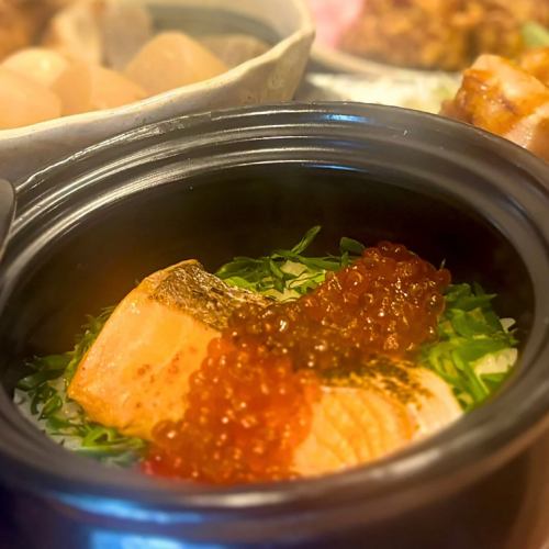 陶罐烤鲑鱼配鱼子