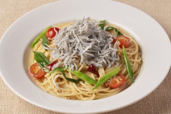 Peperoncino with Kujo green onions and whitebait