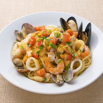 イタリア産カラスミと魚介のペペロンチーノスパゲティ