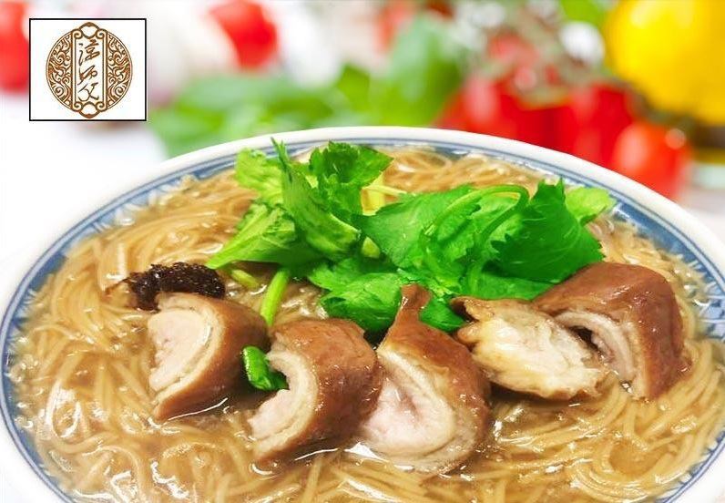 とろみのあるスープに、柔らかく煮込んだ豚の大腸が入っています。