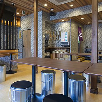 お仕事帰りのちょい飲みから大人数での飲み会やパーティーまで、様々なシーンに対応可能なお席をご用意しております！