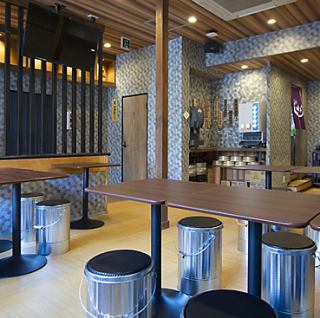 Relax and enjoy the bathhouse atmosphere in our store, which is designed to resemble a public bath changing room.