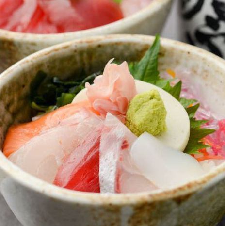 Bowl of rice topped with sashimi