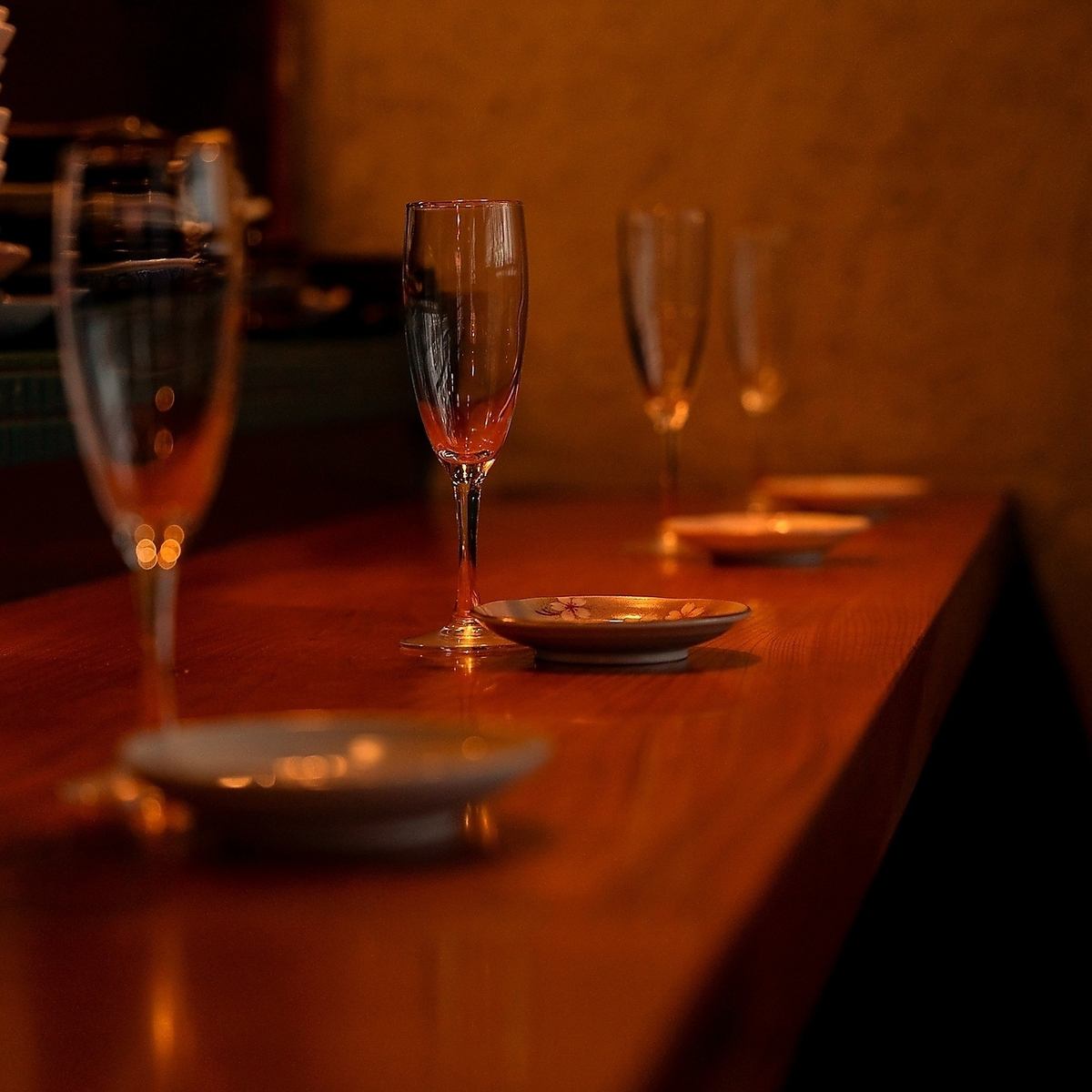 ロフト席や雰囲気抜群のカウンター席！デートにもよく使われます