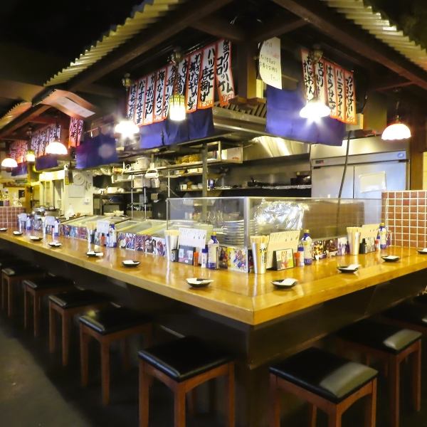 【お一人様も大歓迎♪お気軽にお立ち寄りください！】駅チカで気軽に入店しやすい雰囲気のお店です！お仕事帰りのサク飲みや一人飲み、毎日のお食事に！カウンター席もあるのでお一人でご来店されるお客様も多くいらっしゃいます。土日祝日は昼から営業しているので、昼飲みも大歓迎です◎