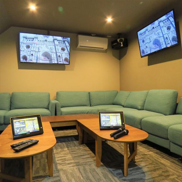 VIP room with karaoke! You can use it for various parties and entertainment.How about having a meal with your loved ones in this private room?*VIP room requires an additional seating charge of 5,500 yen.