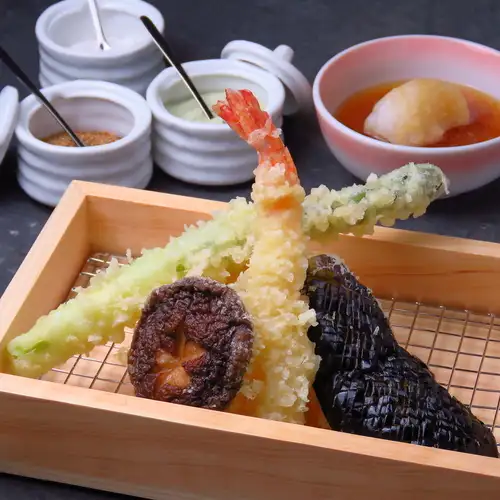 We offer over 20 different dishes, including meat, fish, and seasonal recommendations!