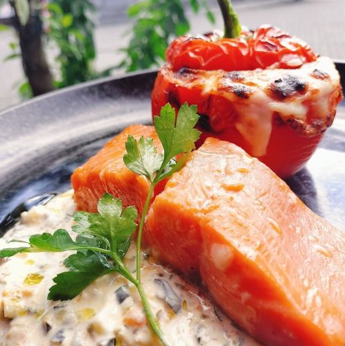[October] Grilled salmon and paprika stuffed with happiness