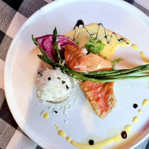 【3月】 金目鯛のムニエルとアスパラグリルのミスト～ウフマヨとサフランバター～【焼きたてバゲット付き】