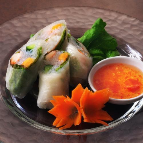 Fresh spring rolls with shrimp and vermicelli