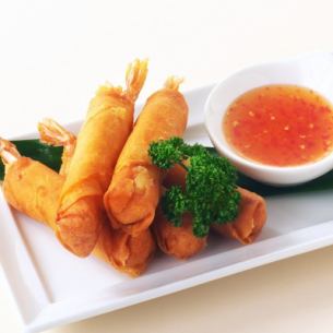 Deep-fried spring rolls with large shrimp