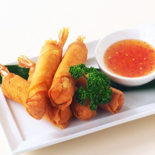 Deep-fried spring rolls with large shrimp