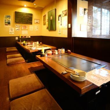 名東区の老舗鉄板焼屋である【加屋　藤が丘】の宴会場は店内奥にある掘りごたつ座敷席！こちらのお席は仕切りがないので、大人数の宴会の際は皆様は一度に見渡せるようになっています♪2名～最大50名様の宴会が一度に可能ですので、名東区近辺での歓送迎会、会社宴会、同窓会、子ども会などにぴったり！
