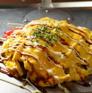 オム焼きそば（ブタ、イカ、エビ、玉子）