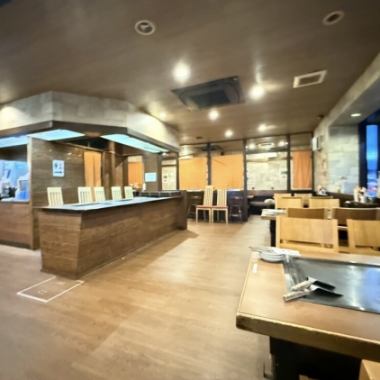 名東区の老舗鉄板焼屋である【加屋　藤が丘】の宴会場は店内奥にある掘りごたつ座敷席！こちらのお席は仕切りがないので、大人数の宴会の際は皆様は一度に見渡せるようになっています♪2名～最大50名様の宴会が一度に可能ですので、名東区近辺での歓送迎会、会社宴会、同窓会、子ども会などにぴったり！