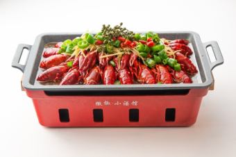 Stir-fried crayfish and green chili with ginger
