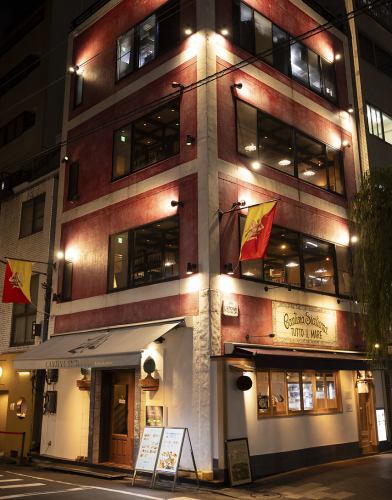 4-story Italian restaurant