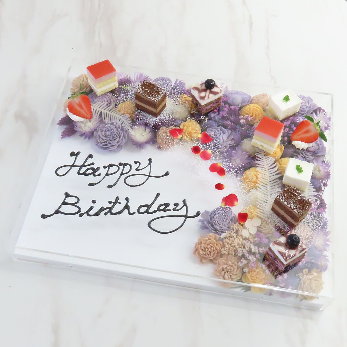 映えるフラワープレートとアフタヌーンティーでお祝い♪