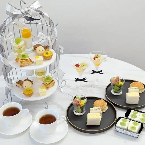 【サマーフルーツお祝いアフタヌーンティー】フルーツサンド＋乾杯ドリンク&フラワープレート付