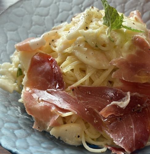 期間限定！白桃と生ハムの冷製パスタ