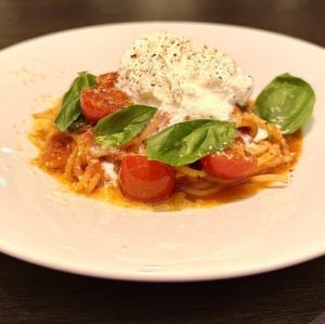 ブラッターチーズのカプレーゼ