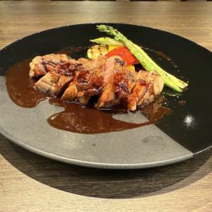 京の都もち豚肩ロースと野菜のグリル　赤ワインのソース