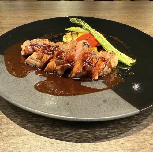 京の都もち豚肩ロースと野菜のグリル 赤ワインのソース