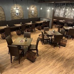 【4名様用テーブル席】少人数~中人数まで◎様々なレイアウトに対応いたします。