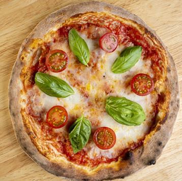 焼き立て絶品！マルゲリータピザ