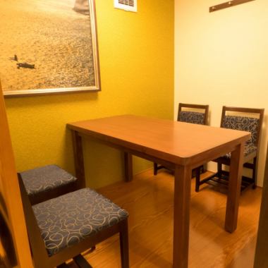 【小型凸起的桌子半个单人间2~4个人】非常适合在平静的空间举办晚宴。