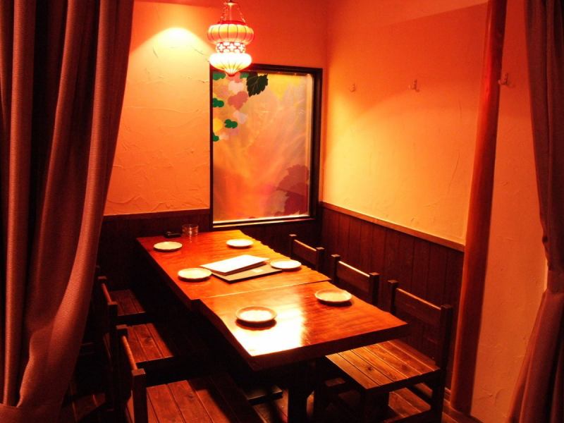 Private room is located 10 rooms in total.Loose table private room if Shimere the curtain!