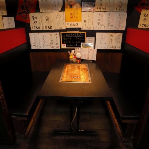 <p>The atmosphere is such that you can relax around the table in the semi-private room.</p>