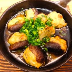 肉汁爆弾！しいたけの肉詰アヒージョ
