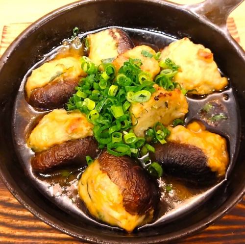 肉汁爆弾!しいたけの肉詰アヒージョ